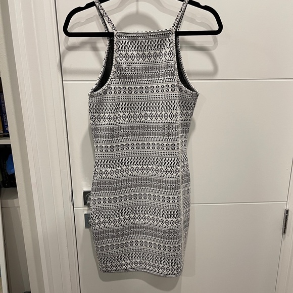 Garage Dress - Picture 3 of 3